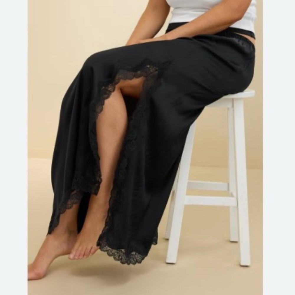 Aerie Black Lace Trim Skirt